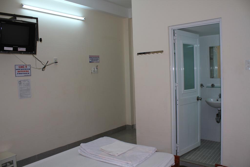 Ngoc Mai Guesthouse بون ما توت الغرفة الصورة