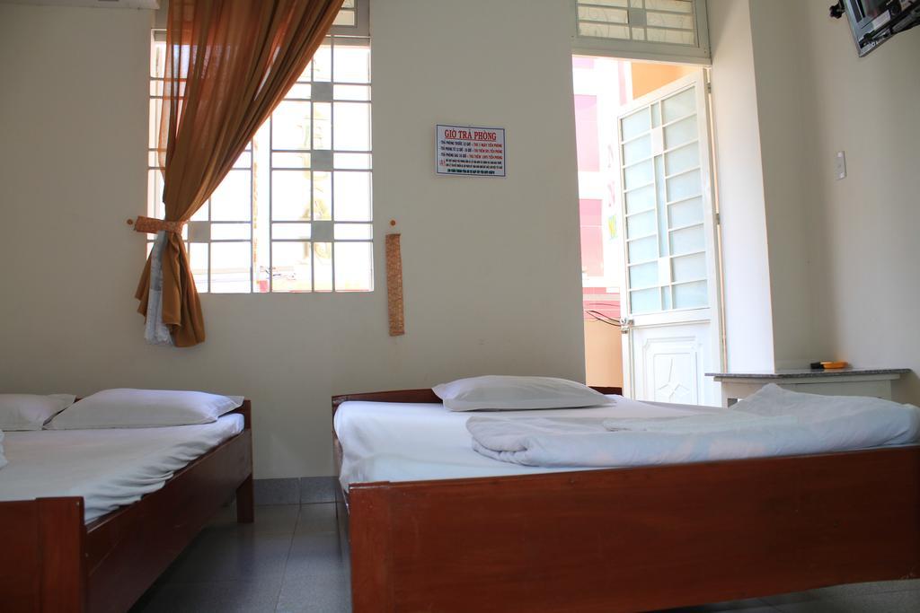 Ngoc Mai Guesthouse بون ما توت الغرفة الصورة